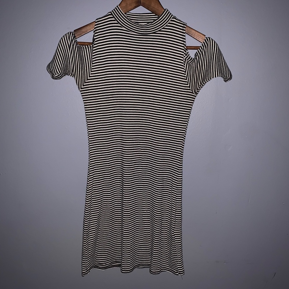 L.A. Hearts Cold Shoulder Dress / Women’s Medium
